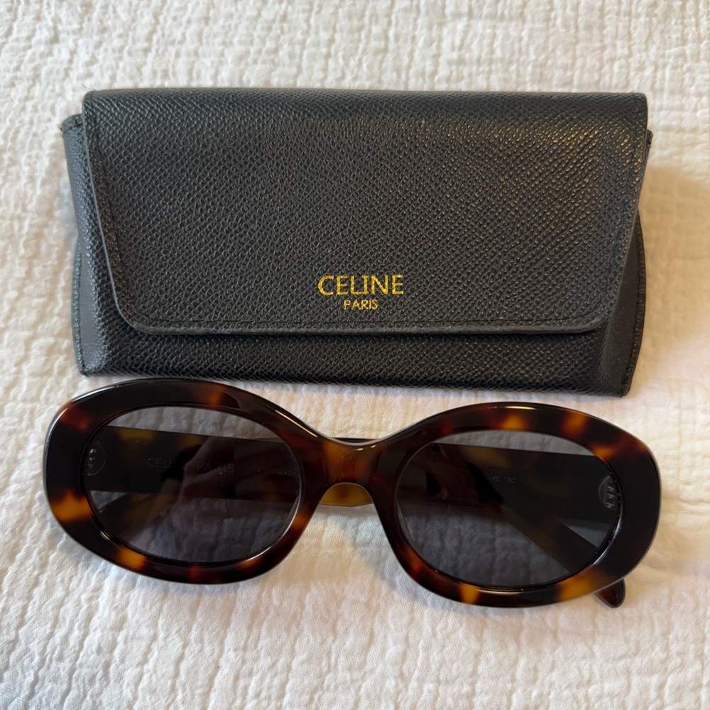 Celine CL40194U Triomphe Oval Tortoise Women Sunglasses Original Authentic